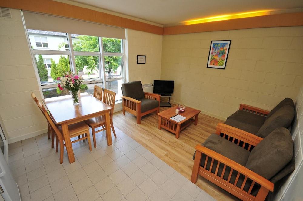 Corrib Village Rooms University Of Голуэй Экстерьер фото