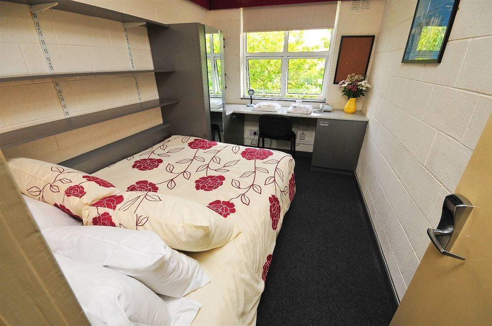 Corrib Village Rooms University Of Голуэй Экстерьер фото