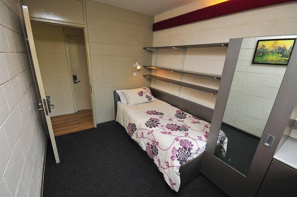 Corrib Village Rooms University Of Голуэй Экстерьер фото